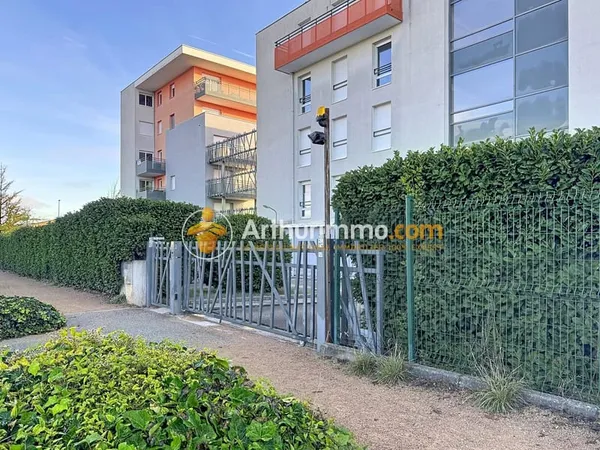 Bel appartement T3 64 m², balcon sud et vue verdure - garage option