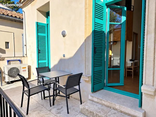 T2 idéalement situé, meublé, terrasse, 45m2 - Avignon Intra-Muros - LIBRE tout de suite jusqu'à fin 