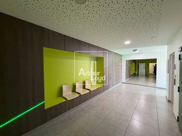 Bureau 700 m²