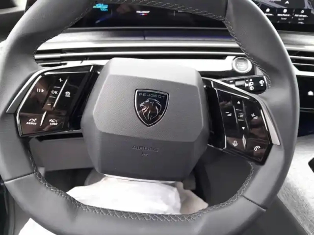 Peugeot 5008 electrique 73 kwh 210 ch — photo 31