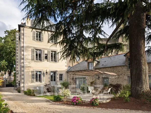 Propriété rare à Dinan — Hôtel particulier, gîte et longère de prestige
