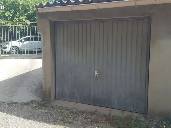 GARAGE Quartier BARBES /ST ROCH