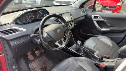 Peugeot 2008 1.2 PureTech 110 - Allure – 2018 – 106566 km – Essence – Boîte Manuelle — photo 27