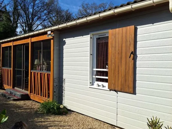 CHALET PROCHE DE LA MER DANS UN DOMAINE A PONT L ABBEE