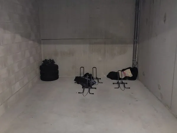 Vends box fermé