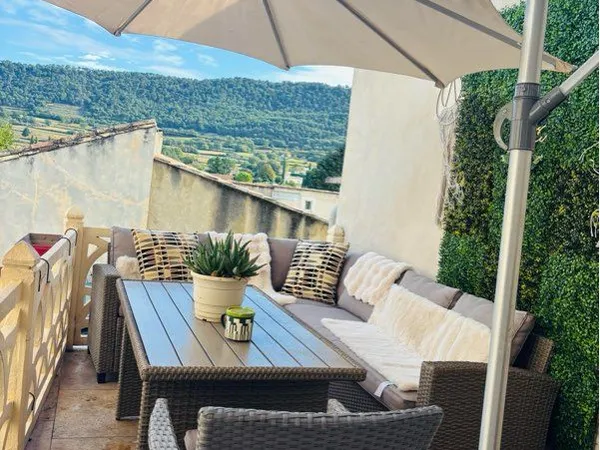 Maison de village rénovée SABLET 165m2 8 pièces