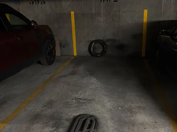 Parking sous-sol sécurisé — Vélizy, proche tram T6
