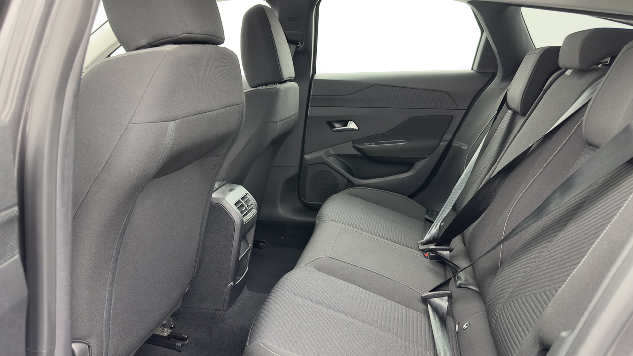 Peugeot 308 SW PHEV 180 e-EAT8 — photo 32