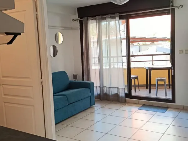 Studio meublé avec terrasse à louer