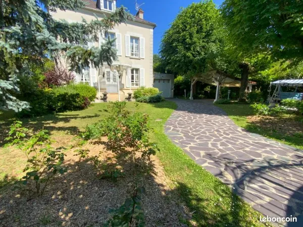 Maison 11 pièces 300 m²