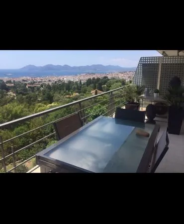 T2 magnifique vue panoramique Cannes