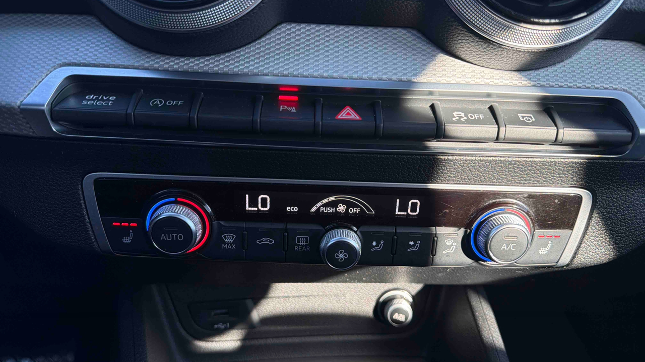 Audi Q2 35 TFSI 150 S tronic 7 — photo 11
