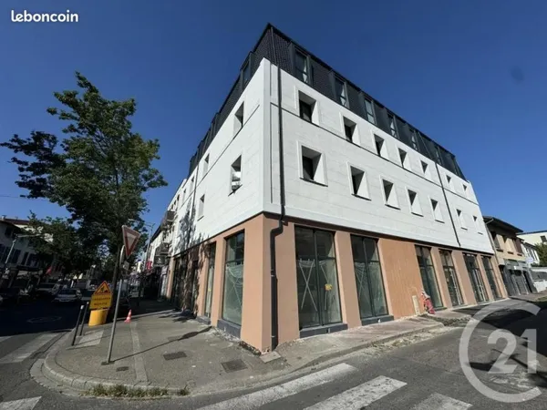 Local 93 m²