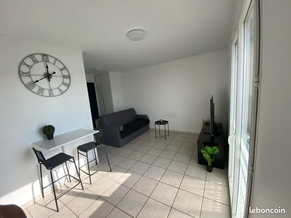 Studio meublé + place de parking