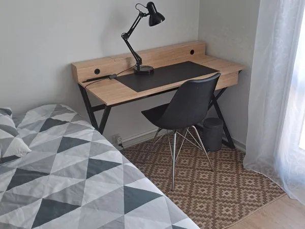 Chambre meublée