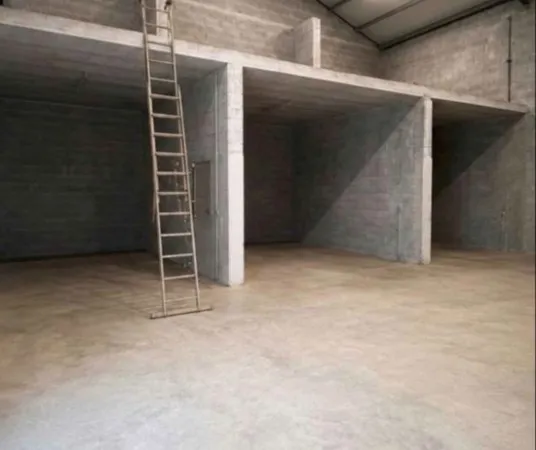 Hangar / Entrepôt/ Atelier 222m2