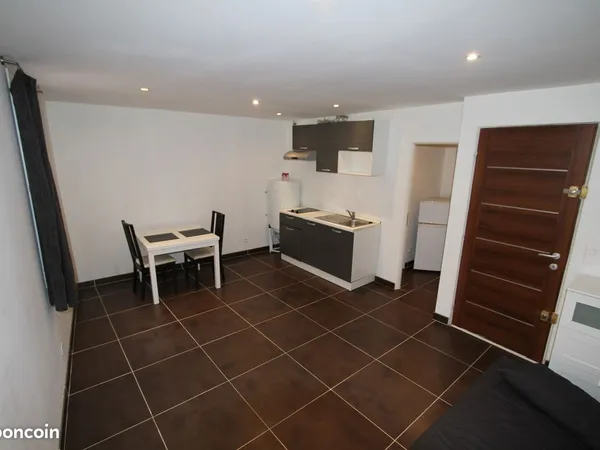 Studio meublé refais a neuf centre aubagne