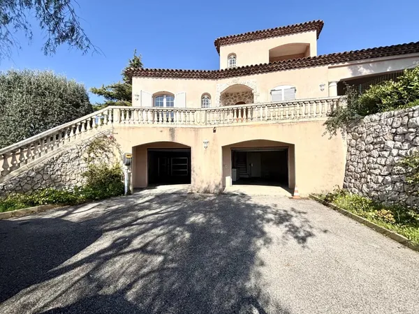 Maison de charme de style provençal - 228 m² dans un écrin de verdure