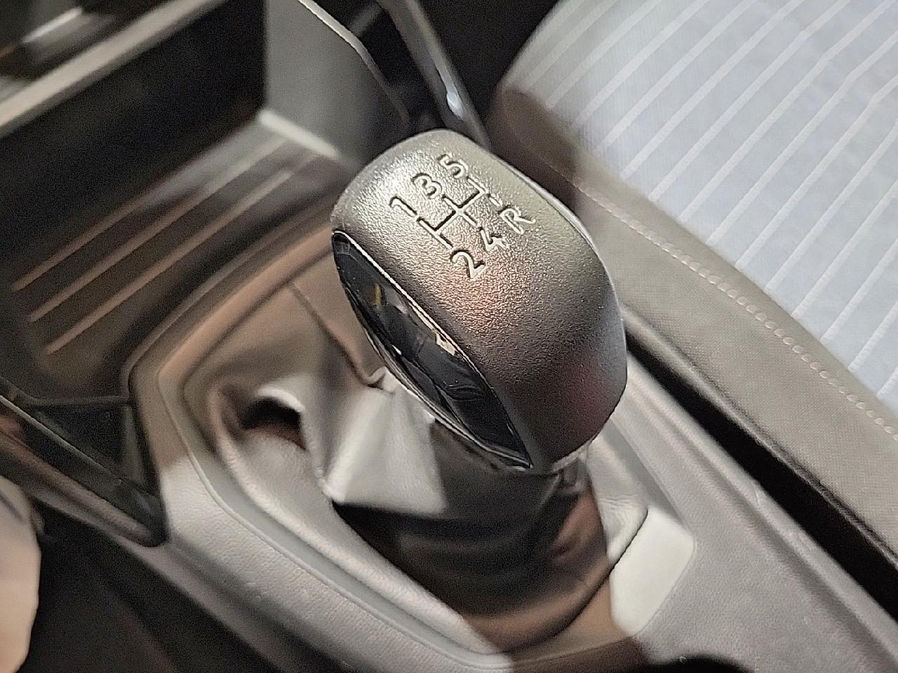 Peugeot 208 puretech 75 s&s bvm5 like — photo 17