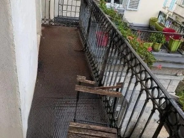 SALINS-LES-BAINS CENTRE-VILLE : APPARTEMENT 2 CHAMBRES RÉNOVÉ DE 83 m² AVEC GRAND BALCON