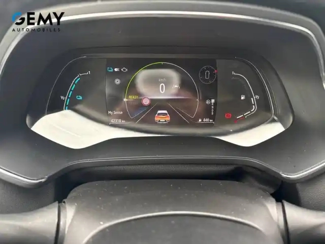 Renault Captur e-tech 145 - 21 — photo 23