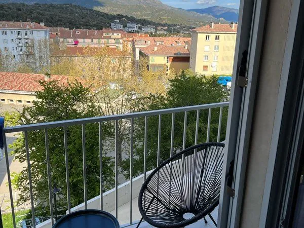Studio avec balcon centre ville