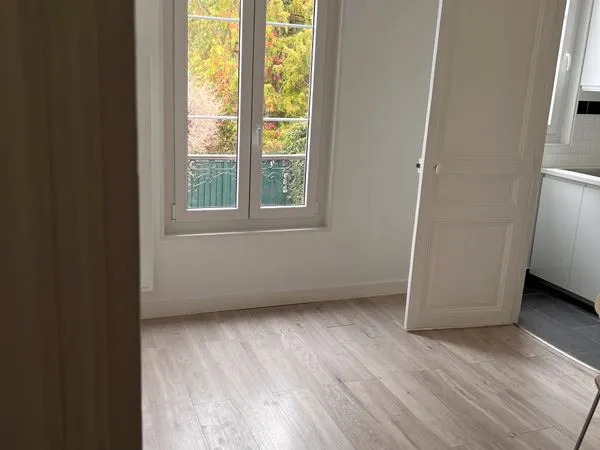 2 pièces entièrement rénové à Vaucresson