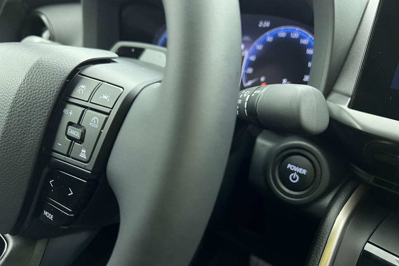 TOYOTA C-HR Hybride Rechargeable 225 — photo 17