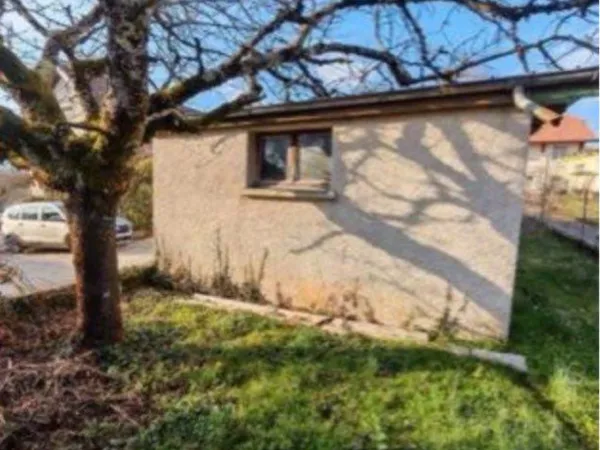 Garage avec 140m terrain avec Potentiel de transformation