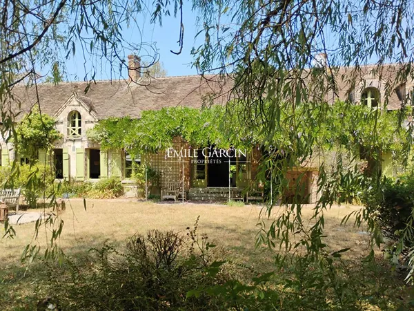 À vendre - Maison de campagne avec tennis, 6 ha - Sens (89)