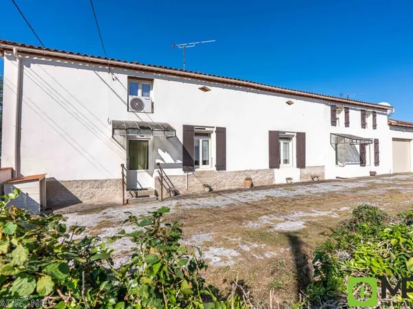 BIAS, maison de plain pied type longère rénovée avec garage