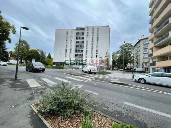 Local commercial 83 m²
