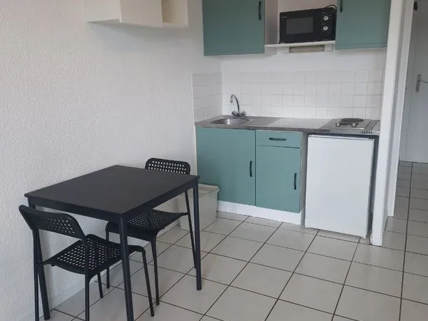 Studio meublé 21 m² + balcon + parking privé couvert sécurisé + box - CHU / Cezeaux