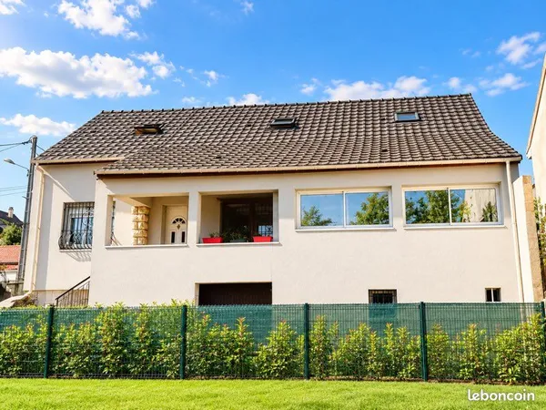 Maison familiale de 250 m² sur 535 m² de terrain - 13 pièces
