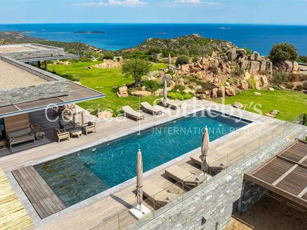 Maison 7 pièces 540 m²
