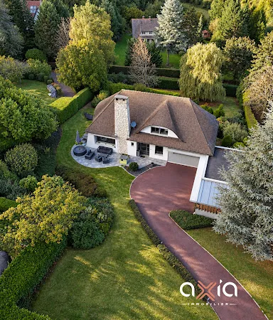 Maison 7 pièces 242 m²
