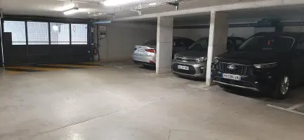 SIX FOURS LES PLAGES PLACE DE PARKING DANS RESIDENCE PRIVEE