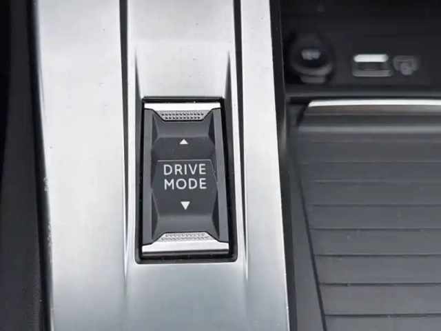 Peugeot 308 phev 225 e-eat8 — photo 28