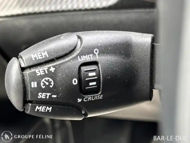 Peugeot 2008 1.2 puretech 100ch s&amp;s style — photo 13
