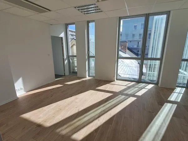 Local bureaux 70 m²