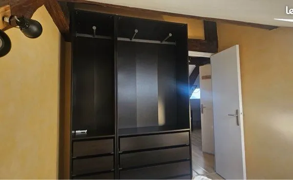 TOURS CENTRE - Charmant T2 meublé sous les toits - 57 m² au sol - DPE D3