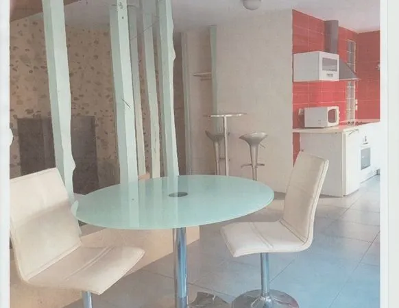 Studio entierement meuble