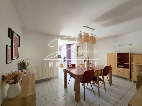 Maison 5 pièces mitoyenne avec jardin clos et terrasse à Douch