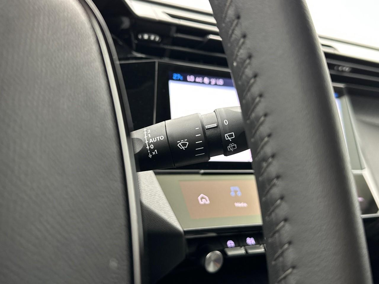 Peugeot 308 hybrid 145 e-dcs6 allure — photo 21