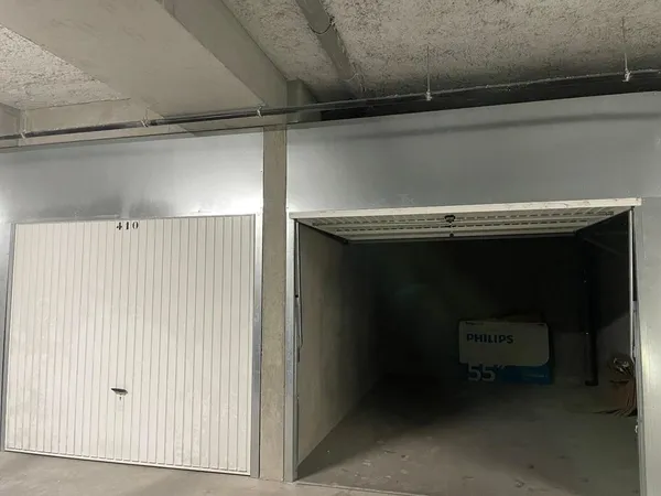 Stationnement Location Meyzieu   100€