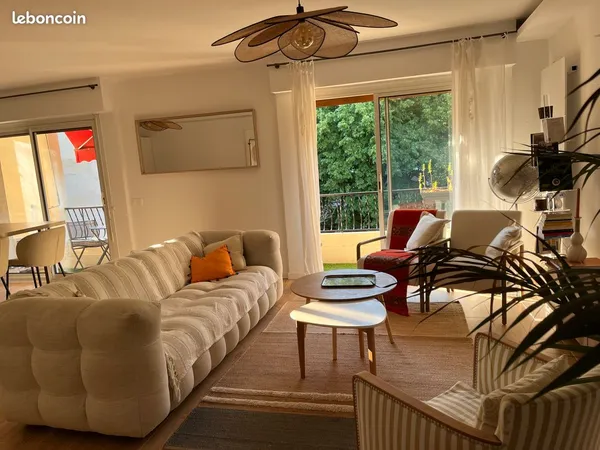 T4 rénové de 87 m² - Dernier étage, terrasse et vue sur les collines - Bibémus
