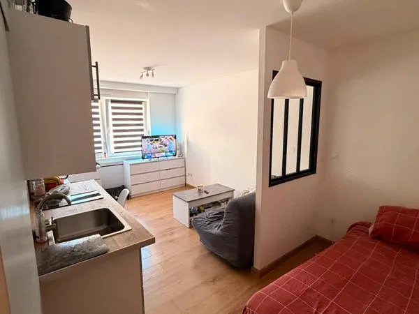 YUTZ - Grand Studio meublé (cuisine,TV,Fibre INCLUS) + Parking PRIVATIF ET COUVERT