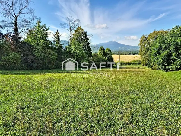 Libre de constructeur, au calme, 1200 m², emprise au sol 300 m²