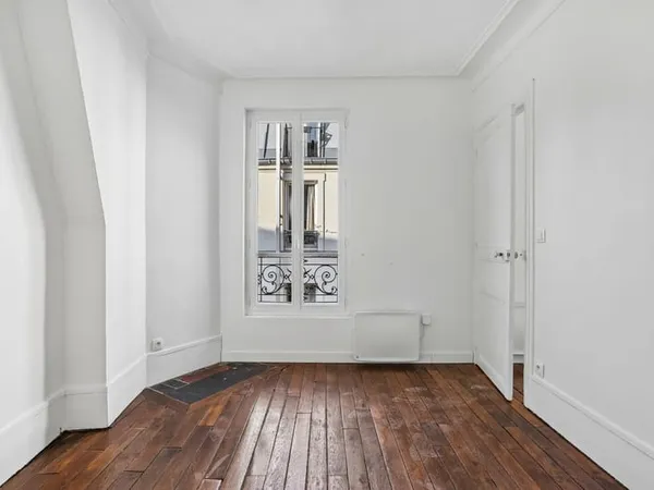 Boulevard Saint-Marcel 35,58 m2 Charme de l'ancien en étage élevé