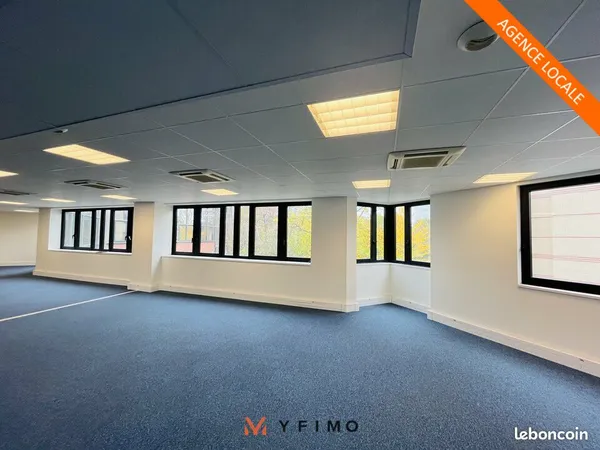Bureaux 115 m² MONTIGNY-LE-BRETONNEUX